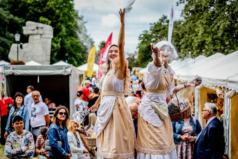 Full Moon Flow: Joga i rejs katamaranem w Gdańsku 24 sierpnia