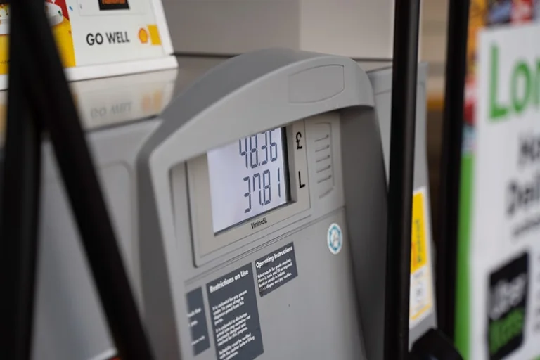 Koszt 100 km: uczciwe porównanie benzyny, diesla i LPG