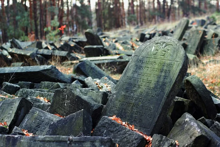 31 października w Polsce: przygotowania do Wszystkich Świętych