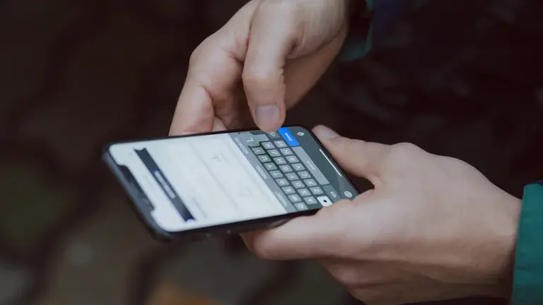 Sen o niedziałającym telefonie: komunikacja i granice