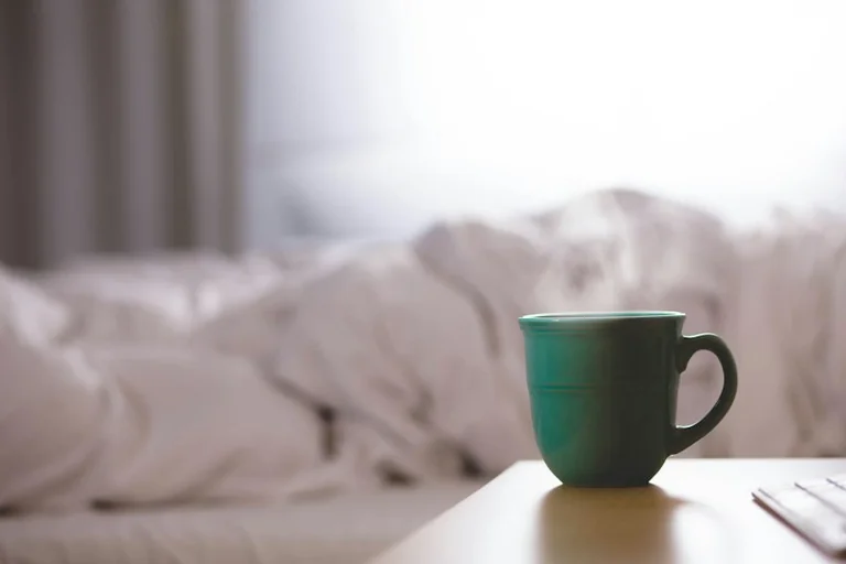 Weekend bez sztywnego alarmu: sen i łatwiejszy poniedziałek